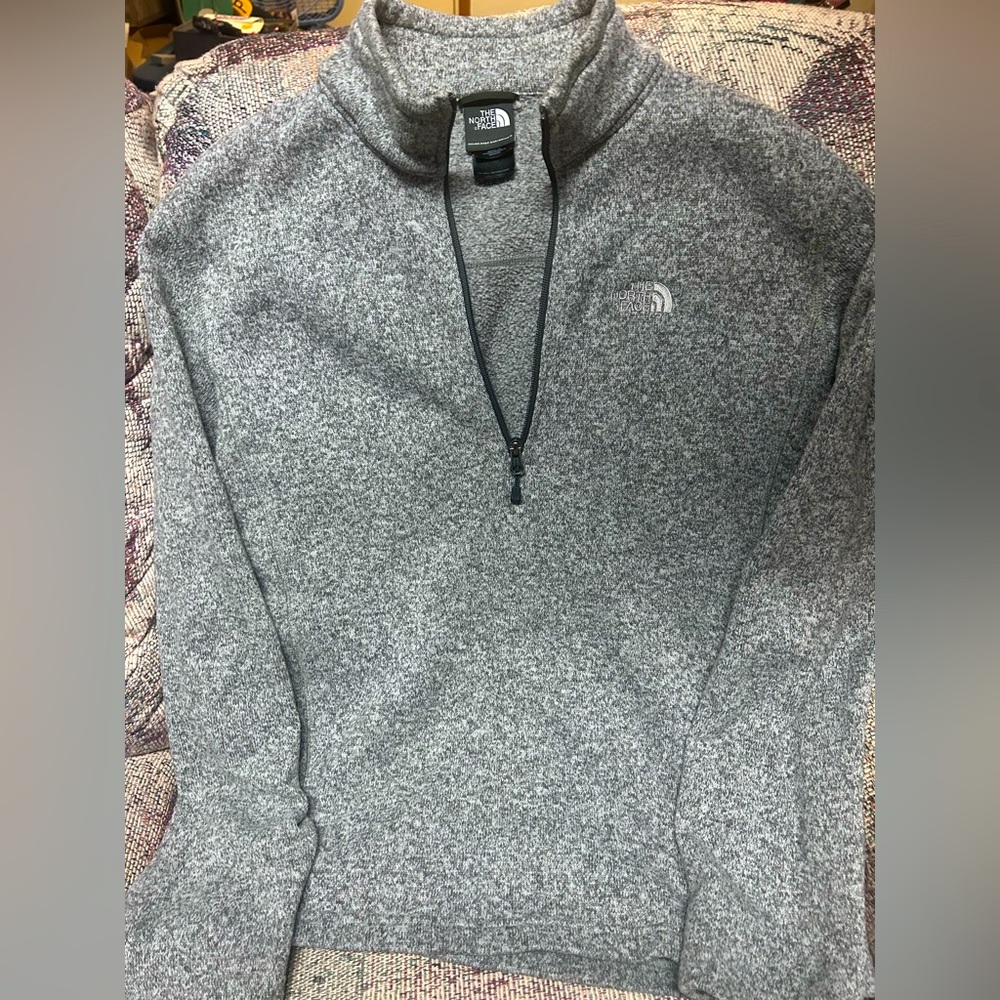 The North Face Men’s Pull Over size Medium